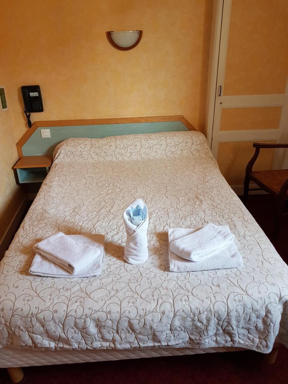 Hotel De La Gare Dol-de-Bretagne Kültér fotó