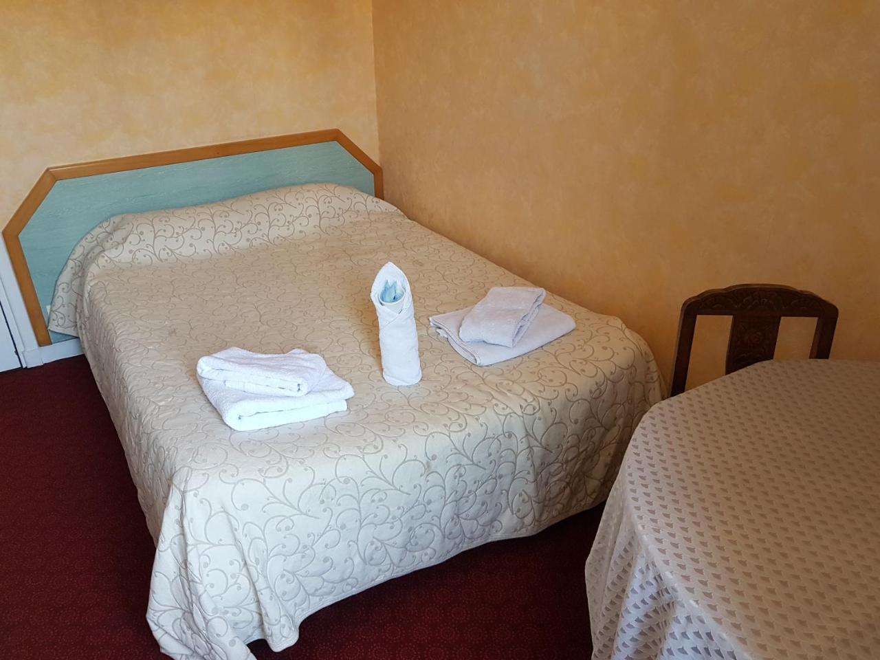 Hotel De La Gare Dol-de-Bretagne Kültér fotó