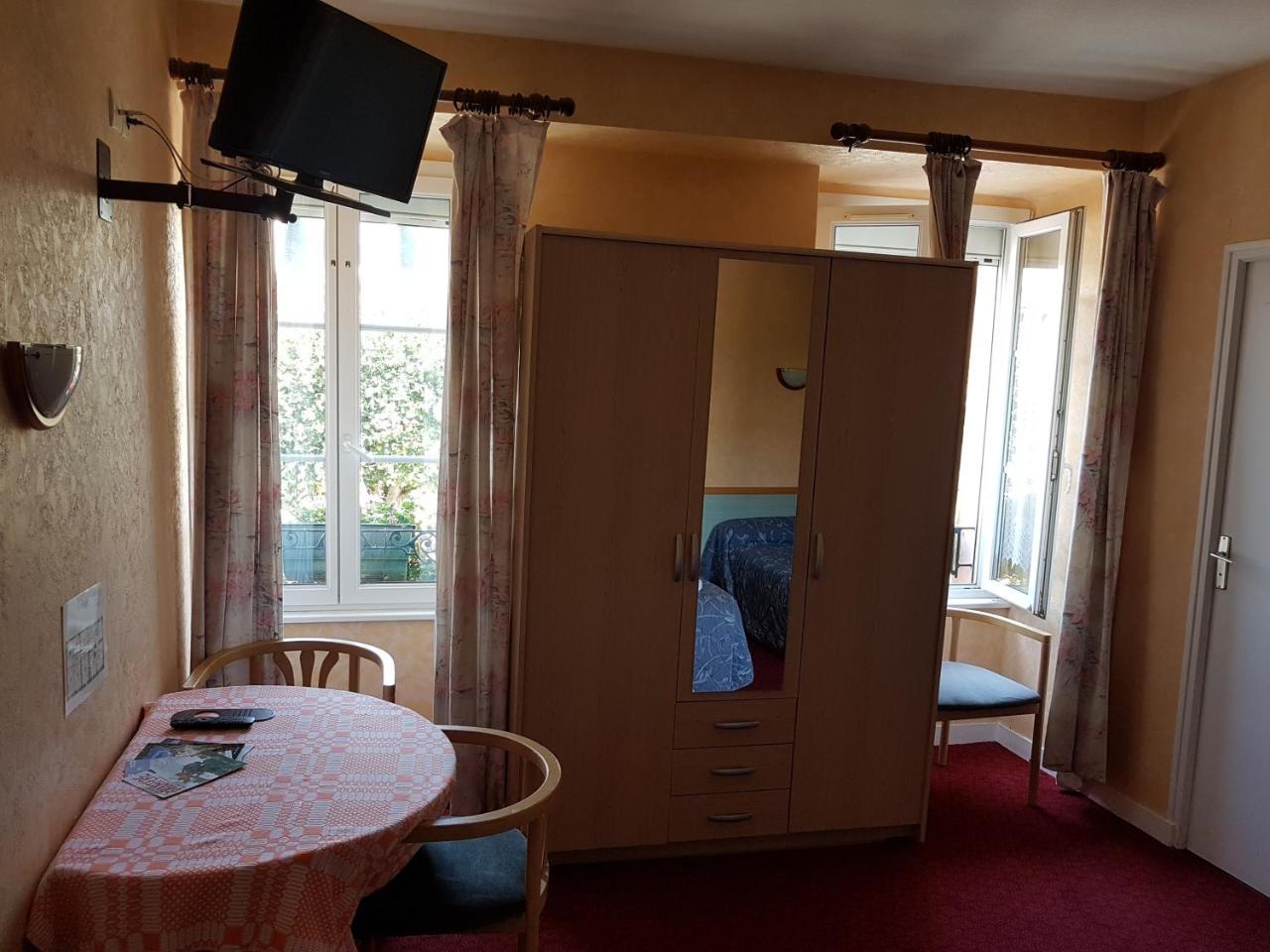 Hotel De La Gare Dol-de-Bretagne Kültér fotó