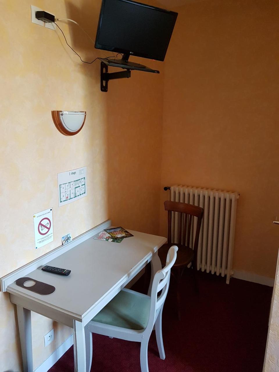 Hotel De La Gare Dol-de-Bretagne Kültér fotó