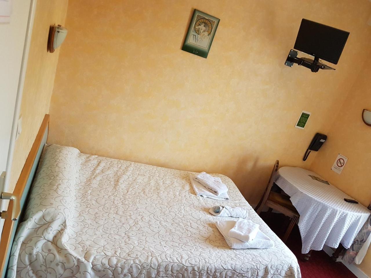 Hotel De La Gare Dol-de-Bretagne Kültér fotó